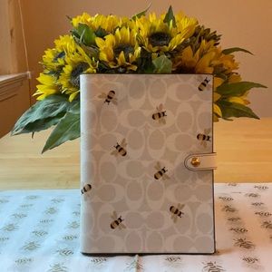 🐝 COACH BEE NOTEBOOK  🐝NWT🐝